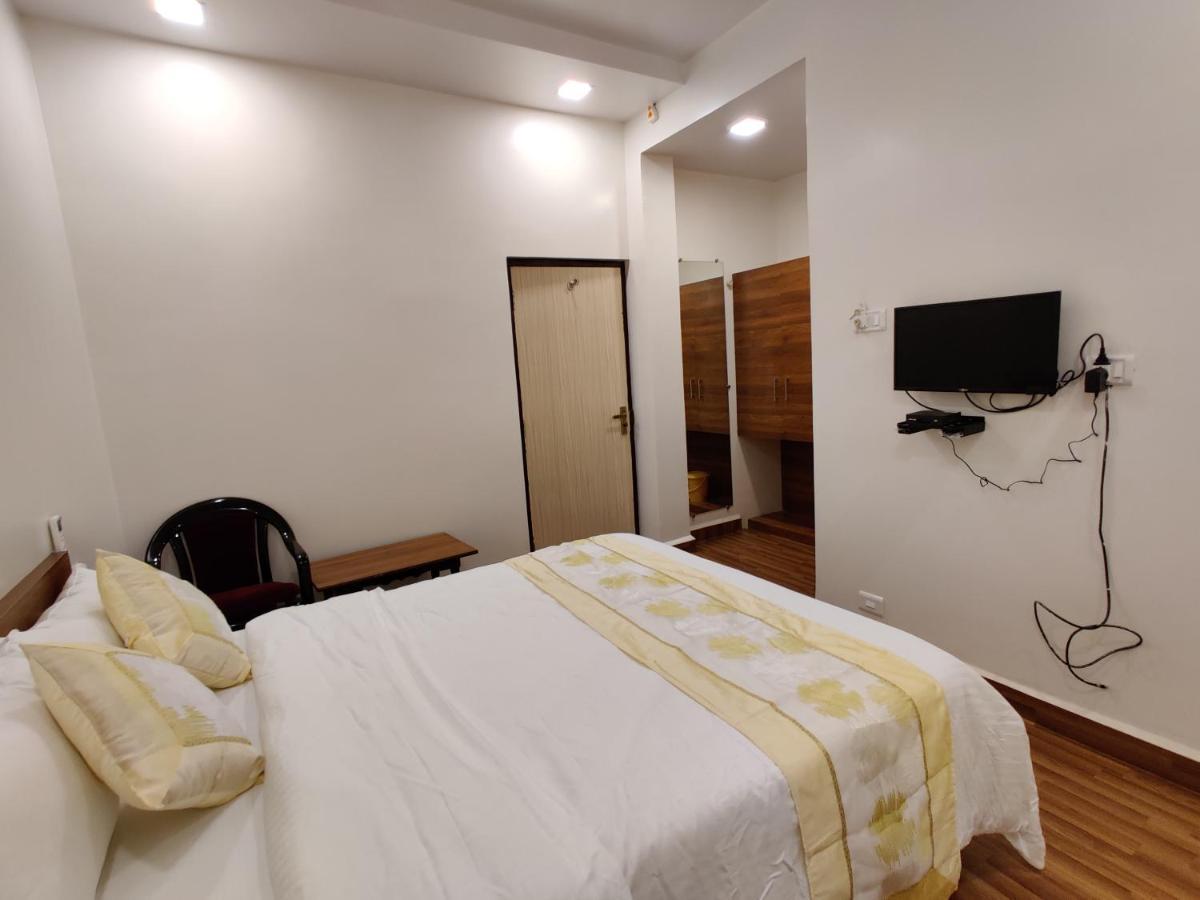 Hotel Surya Grande Kudal  Extérieur photo