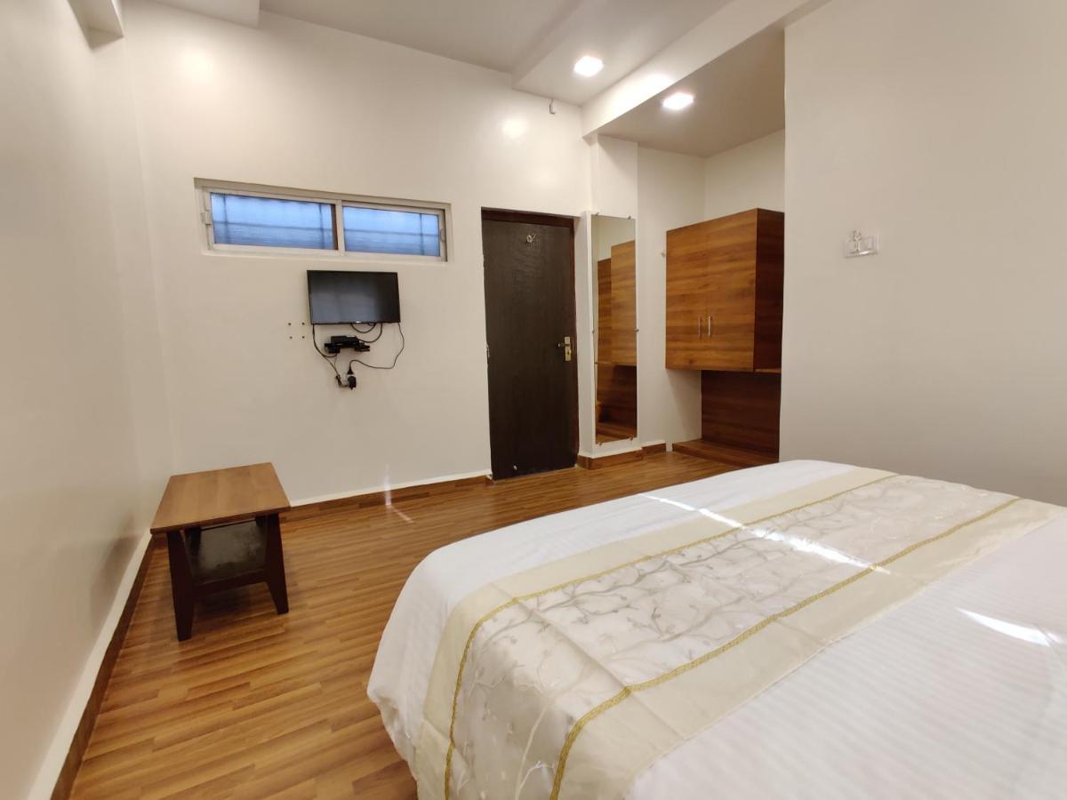 Hotel Surya Grande Kudal  Extérieur photo
