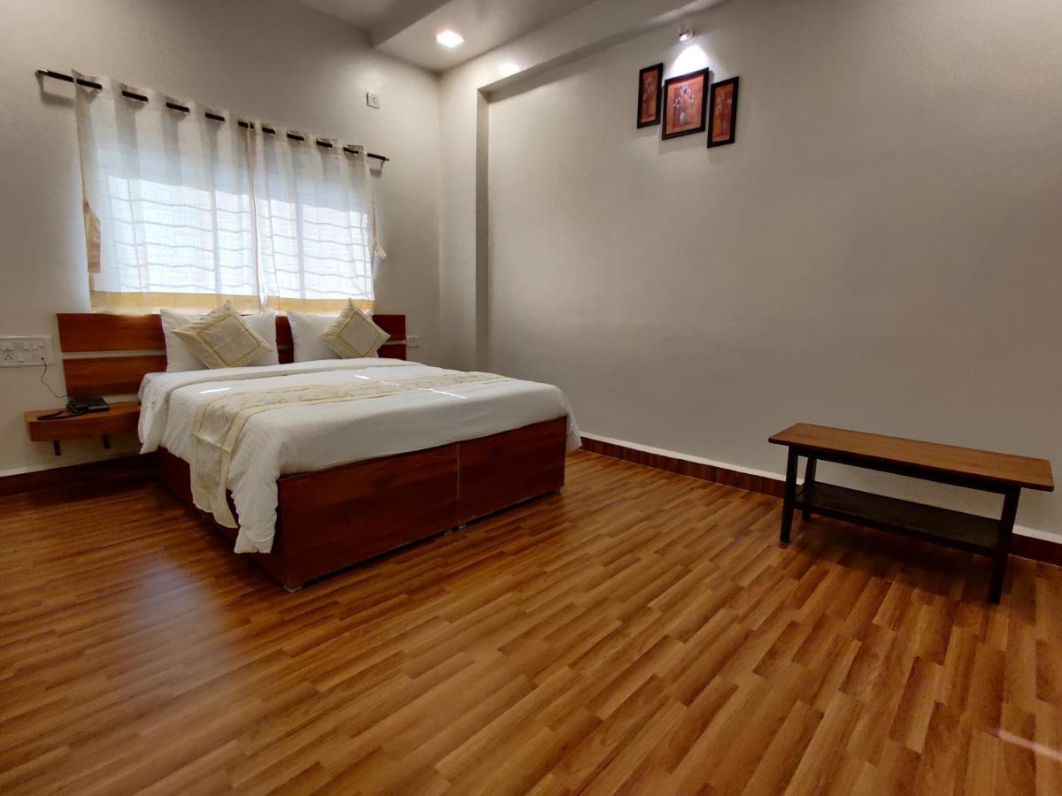 Hotel Surya Grande Kudal  Extérieur photo