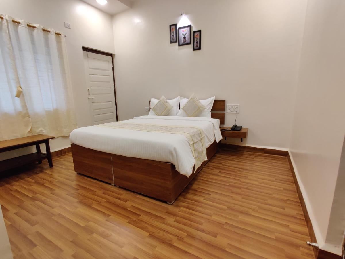 Hotel Surya Grande Kudal  Extérieur photo